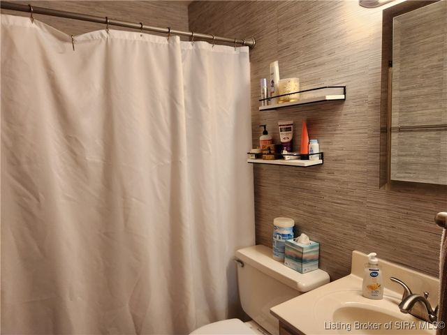 1201 Spruce Drive, Jeffersonville, IN 47130