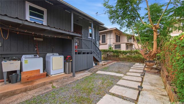 1068 Kinau Street B, Honolulu, HI 96814