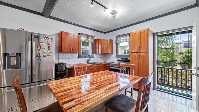 1068 Kinau Street B, Honolulu, HI 96814
