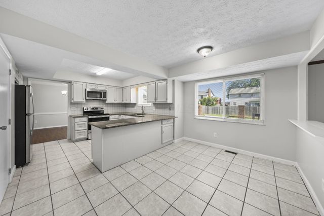 1734 Ramblewood Avenue, Columbus, OH 43235