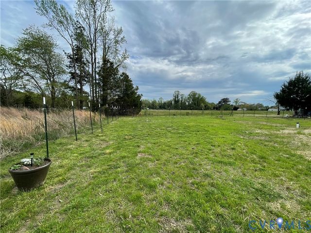74 Russells Run, Hague, VA 22469