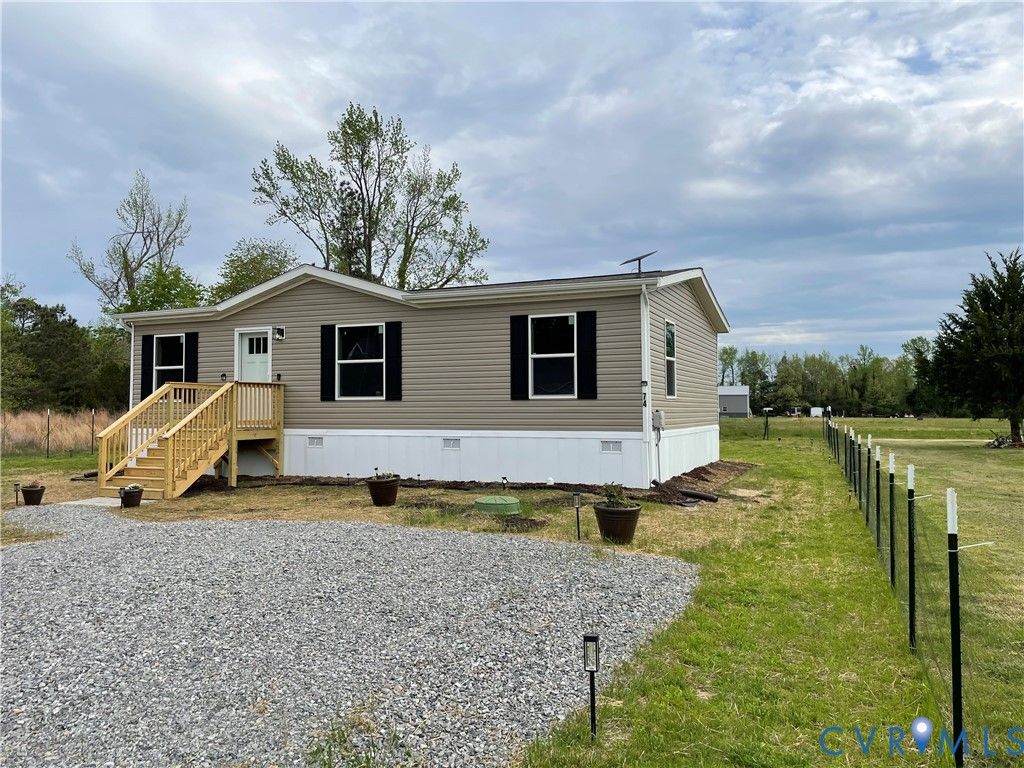 74 Russells Run, Hague, VA 22469
