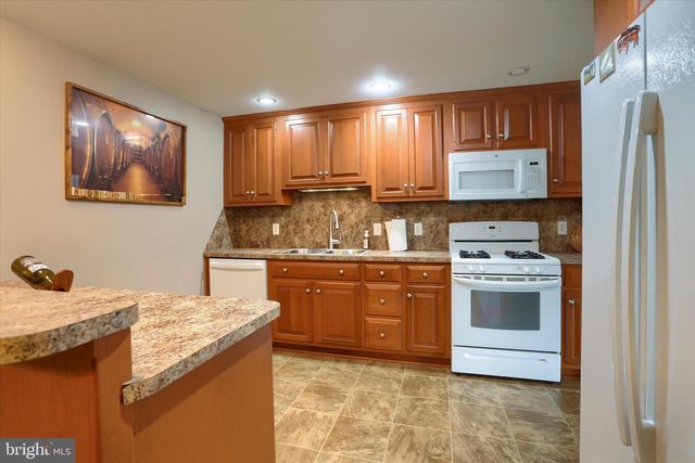 5221 STUART DR, Mechanicsburg, PA 17055