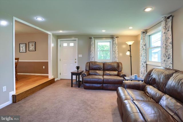 5221 STUART DR, Mechanicsburg, PA 17055
