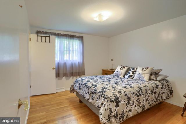 5221 STUART DR, Mechanicsburg, PA 17055