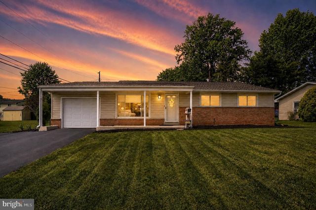 5221 STUART DR, Mechanicsburg, PA 17055