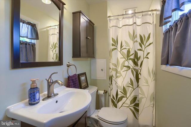 5221 STUART DR, Mechanicsburg, PA 17055