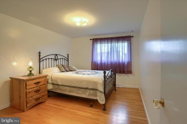 5221 STUART DR, Mechanicsburg, PA 17055