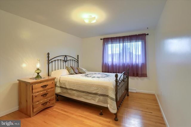 5221 STUART DR, Mechanicsburg, PA 17055