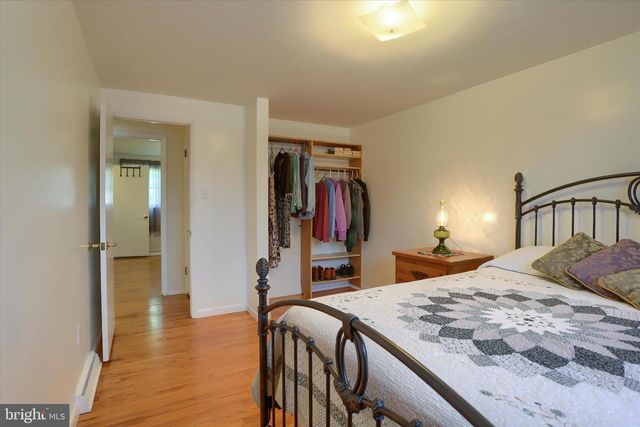 5221 STUART DR, Mechanicsburg, PA 17055