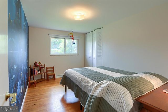 5221 STUART DR, Mechanicsburg, PA 17055