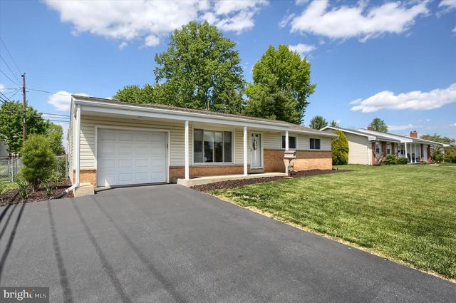 5221 STUART DR, Mechanicsburg, PA 17055