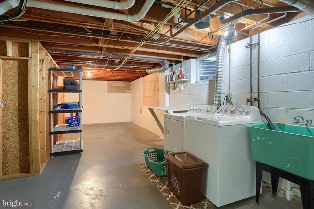 5221 STUART DR, Mechanicsburg, PA 17055