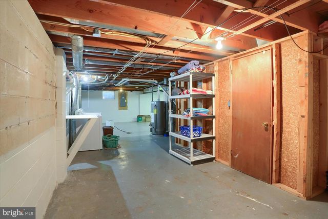 5221 STUART DR, Mechanicsburg, PA 17055