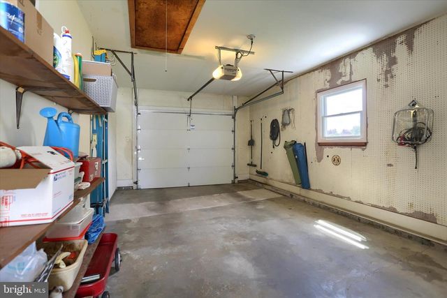 5221 STUART DR, Mechanicsburg, PA 17055