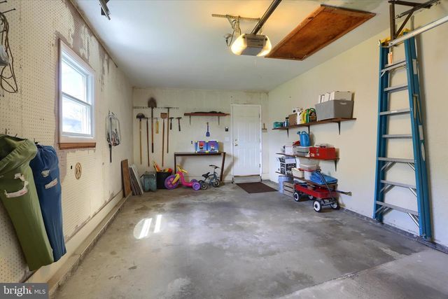 5221 STUART DR, Mechanicsburg, PA 17055