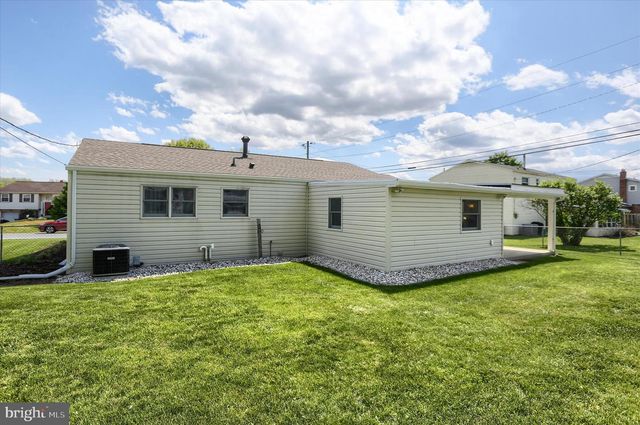 5221 STUART DR, Mechanicsburg, PA 17055
