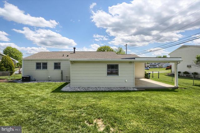 5221 STUART DR, Mechanicsburg, PA 17055