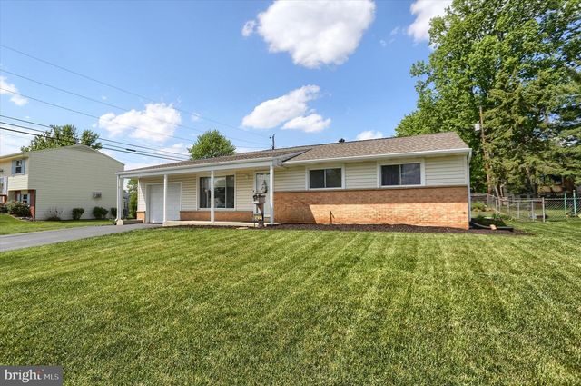 5221 STUART DR, Mechanicsburg, PA 17055