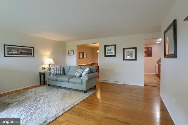 5221 STUART DR, Mechanicsburg, PA 17055
