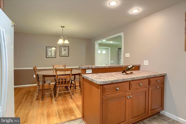 5221 STUART DR, Mechanicsburg, PA 17055