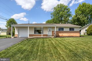 5221 STUART DR, Mechanicsburg, PA 17055
