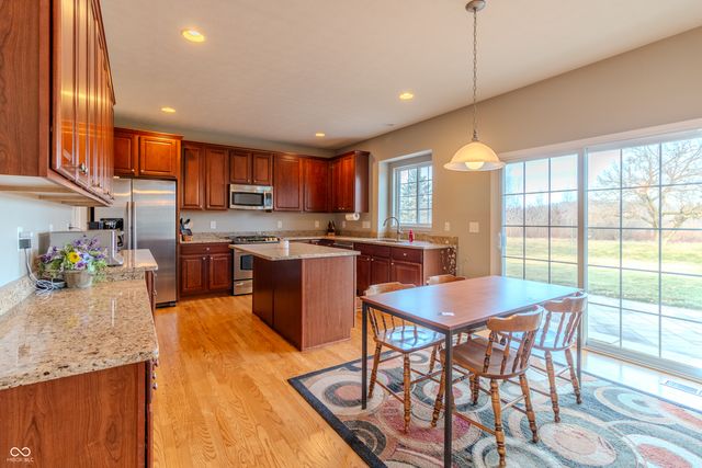 9280 Windrift Way, Zionsville, IN 46077