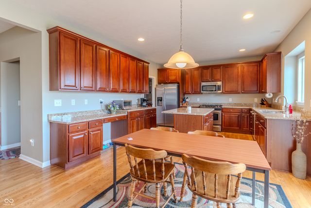 9280 Windrift Way, Zionsville, IN 46077