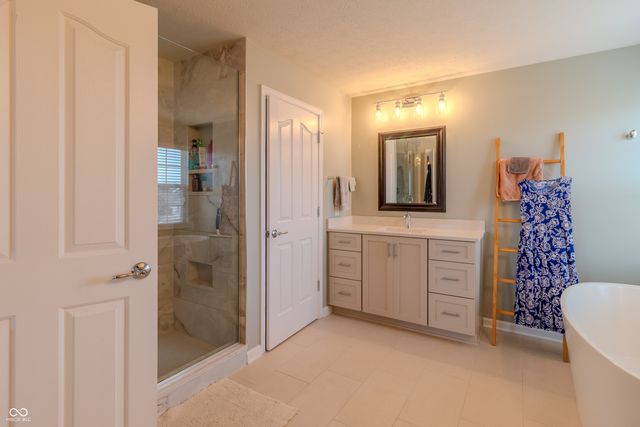 9280 Windrift Way, Zionsville, IN 46077