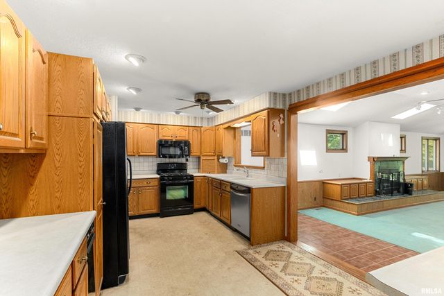 283 FAIRVIEW Street, Washington, IL 61571
