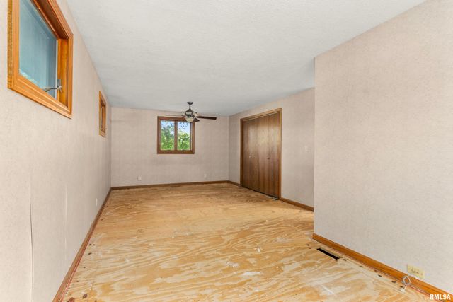 283 FAIRVIEW Street, Washington, IL 61571