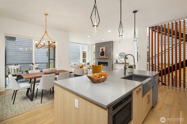 369 3rd Place NW, Issaquah, WA 98027