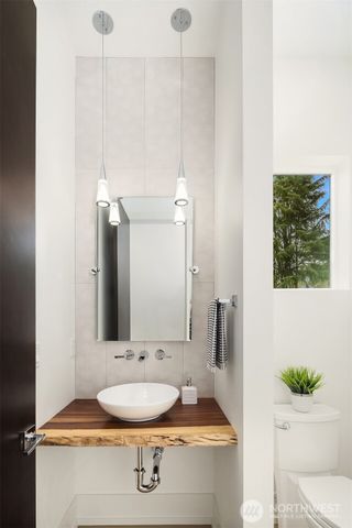 369 3rd Place NW, Issaquah, WA 98027