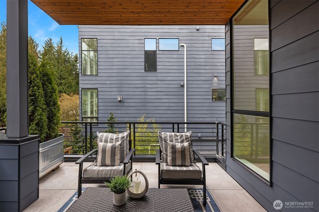 369 3rd Place NW, Issaquah, WA 98027