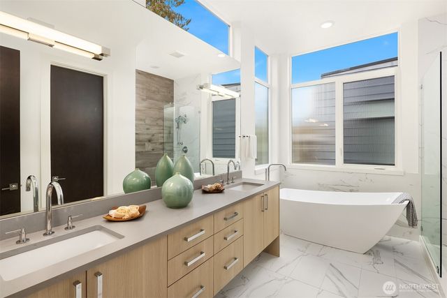 369 3rd Place NW, Issaquah, WA 98027