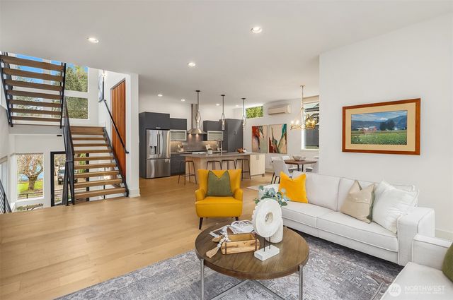 369 3rd Place NW, Issaquah, WA 98027