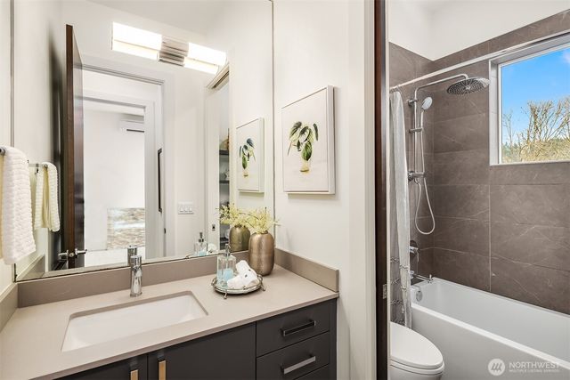 369 3rd Place NW, Issaquah, WA 98027