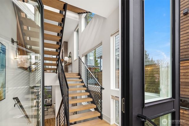 369 3rd Place NW, Issaquah, WA 98027