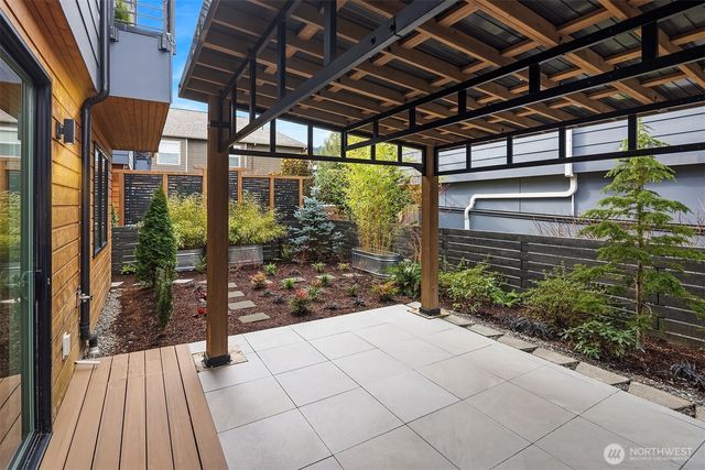 369 3rd Place NW, Issaquah, WA 98027