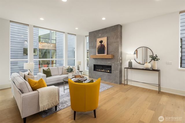 369 3rd Place NW, Issaquah, WA 98027