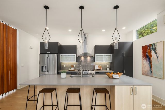 369 3rd Place NW, Issaquah, WA 98027