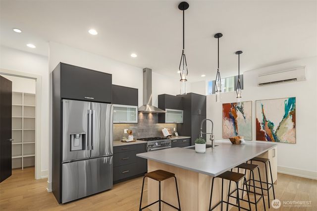 369 3rd Place NW, Issaquah, WA 98027