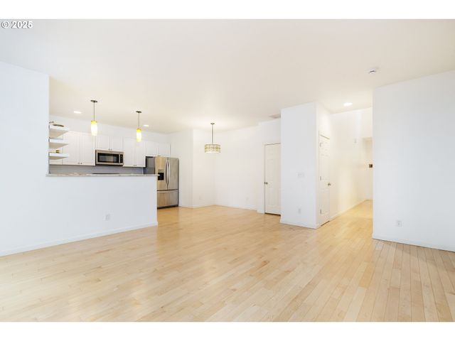 5782 Ne CANARD Ct, Hillsboro, OR 97124