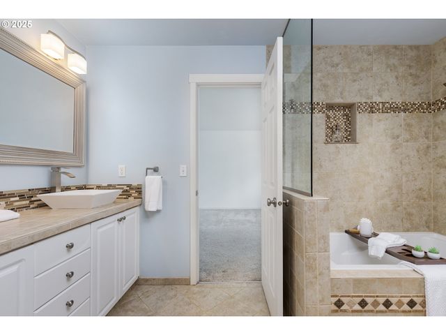 5782 Ne CANARD Ct, Hillsboro, OR 97124