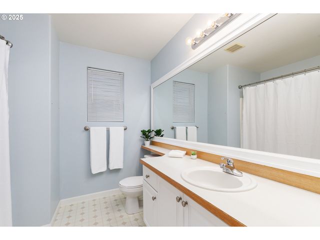 5782 Ne CANARD Ct, Hillsboro, OR 97124