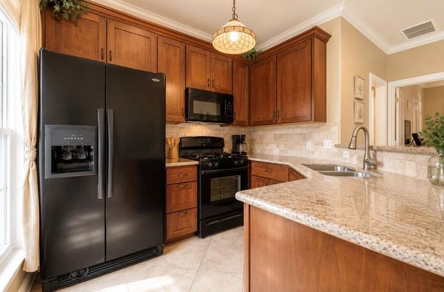 5610 Westerham Street, Weston Lakes, TX 77441