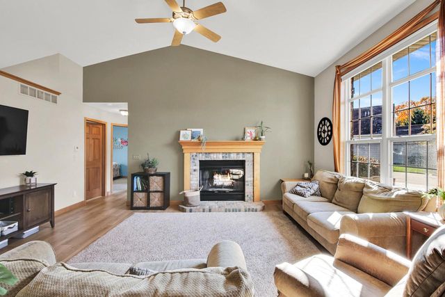 1301 Goldcrest COURT, West Bend, WI 53095