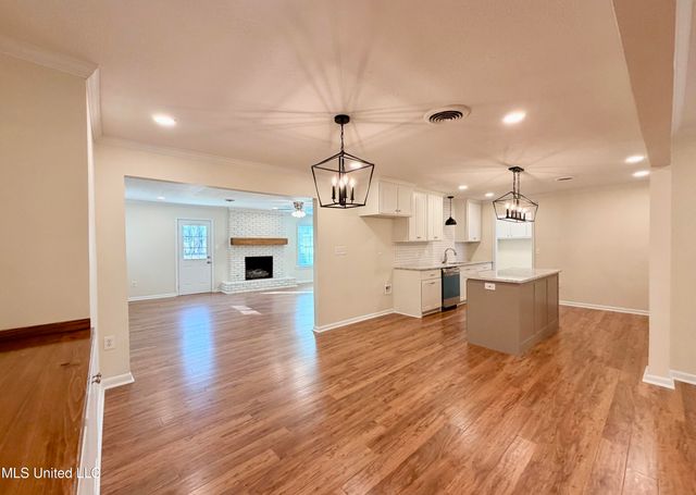 1406 Post Road, Clinton, MS 39056