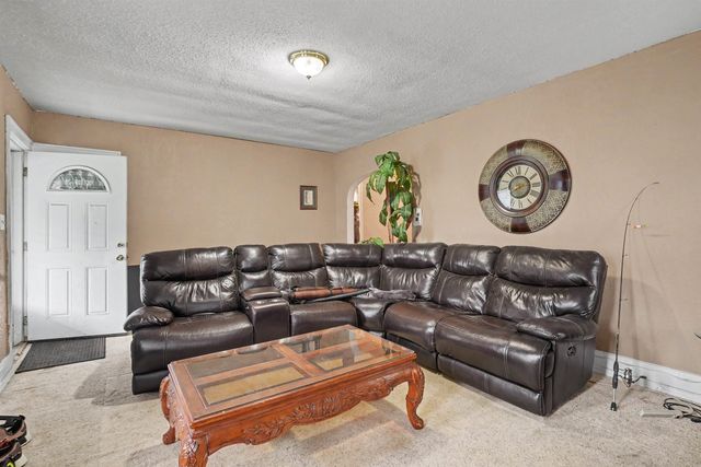140 Argyle Street, Waterloo, IA 50703