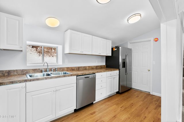 4 Moore Road, East Greenbush, NY 12061